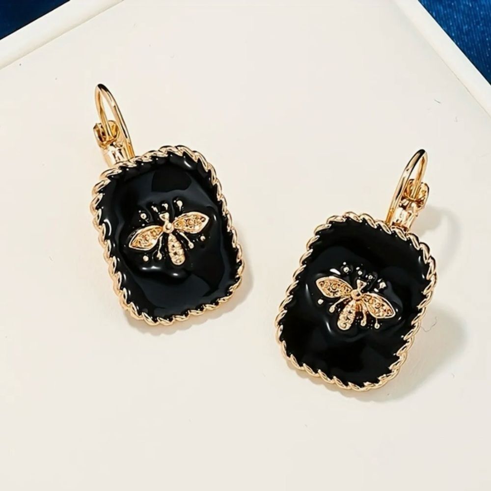 🐝 Betsey Johnson bumblebee black & gold dangle earrings 🐝